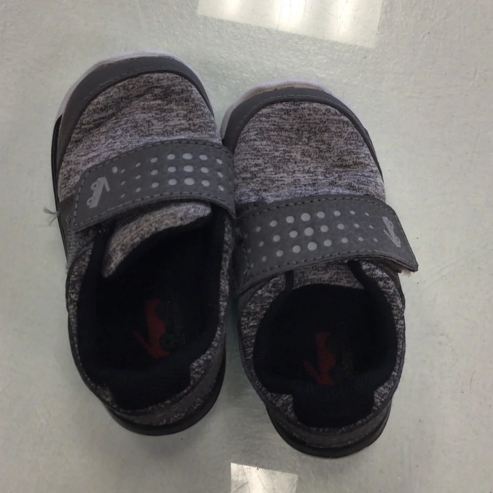 See Kai Run Kids Gray Athletic Shoes boys 6